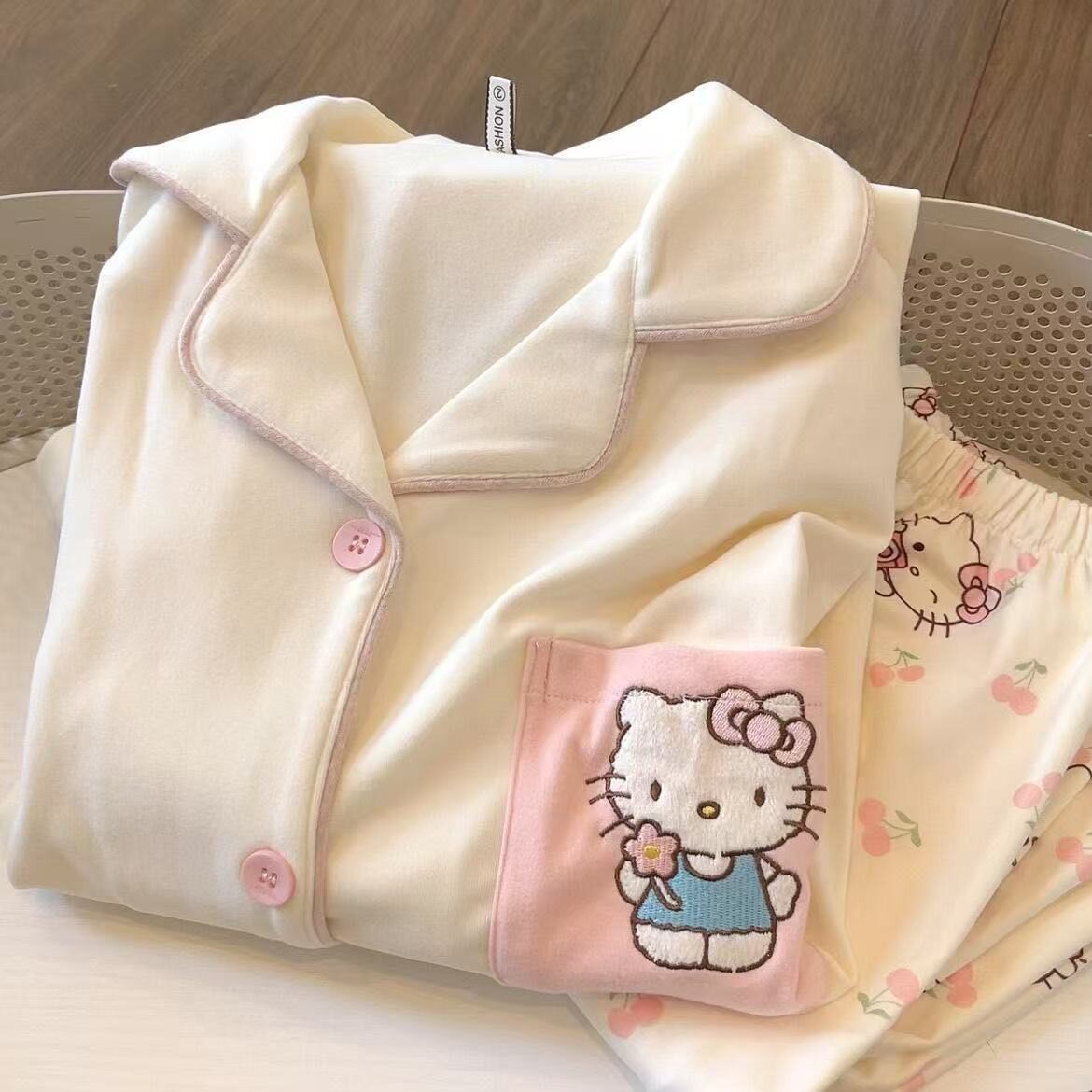 Hello Kitty儿童德绒睡衣秋冬加厚卡通家居服套装女童保暖