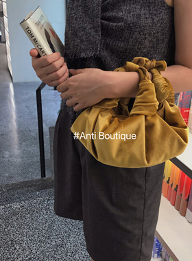 【ANTI】24SS 复古丝绒饺子包 砂金黄手提包法国小众手拎包女包