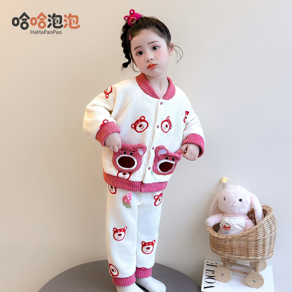 女童法兰绒睡衣秋冬新款女宝宝珊瑚绒家居服儿童可爱卡通加厚套装