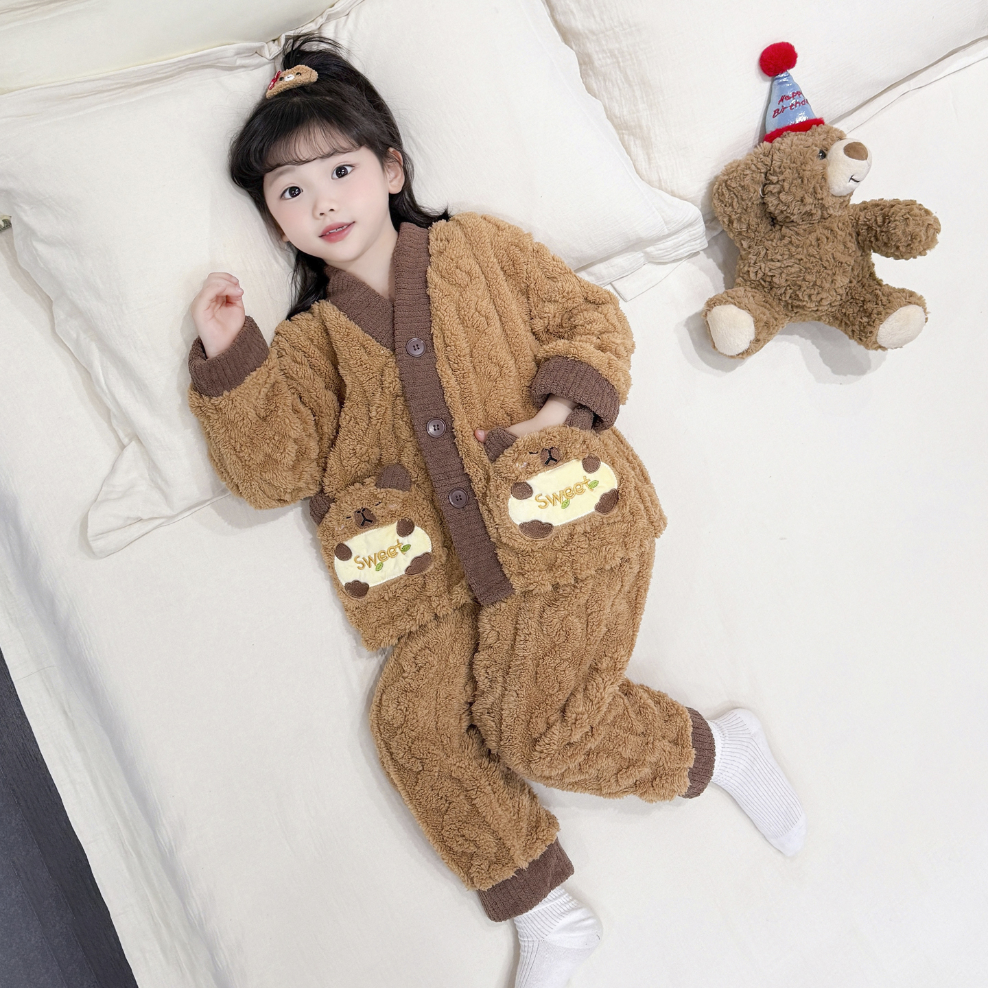 儿童法兰绒秋冬女童卡通加厚家居服睡衣保暖宝宝男童珊瑚绒套装