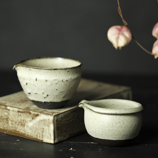 景德镇粉引均杯 公道杯 手捏片口 日式陶艺可养开片 分茶陶器茶海