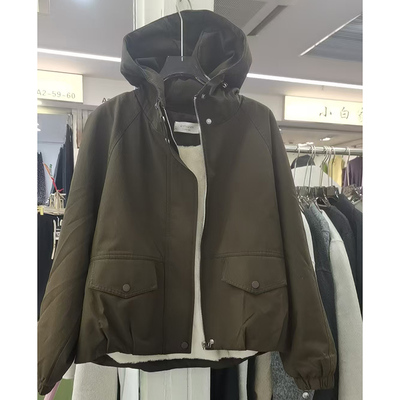 冬季厚外套女短款秋冬高级感2025新款今年流行爆款女士加绒冲锋衣