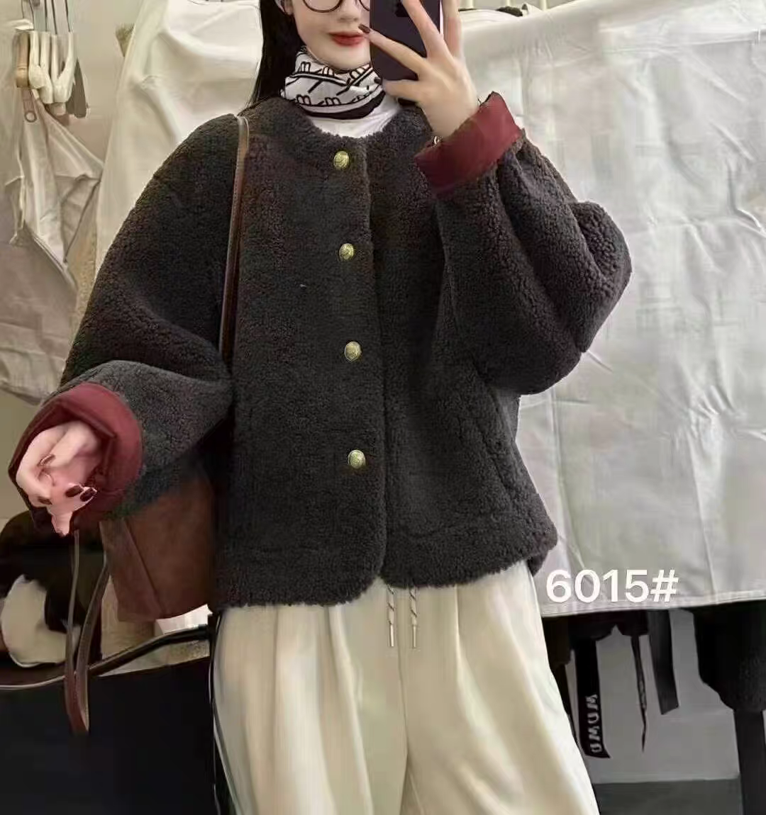 撞色羊羔毛外套女2025冬新款韩版宽松圆领仿皮毛一体上衣加绒加厚