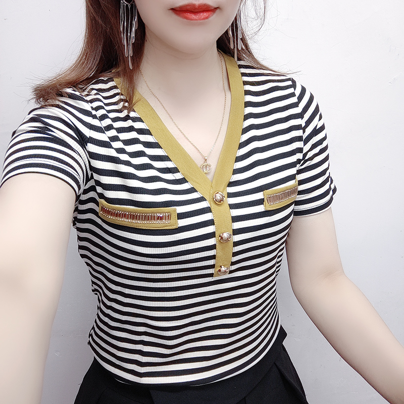 2025夏季新品欧货条纹短袖女装，V领显瘦又时尚百搭，究竟有多绝？