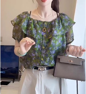 一字肩荷叶边雪纺衫夏季新款洋气小碎花上衣宽松遮肚子短袖雪衬衫