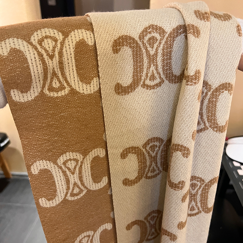 秋冬氛围感字母印花大披肩围巾