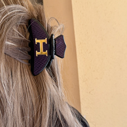 拉爆高级感H字母抓夹韩国东大门2026新款皮革简约风发饰发夹PU皮