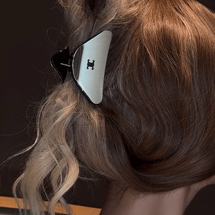 炸街超模 2026三角抓夹高级感丸子头金属发夹气质鲨鱼夹发饰头饰