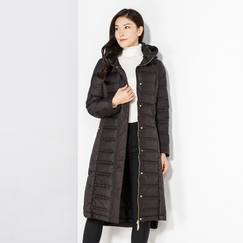 玫而美羽绒服女长款连帽休闲过膝保暖无痕横纹时尚冬季白鸭绒外套