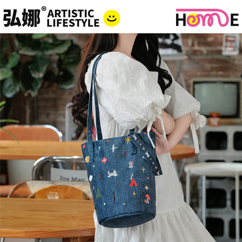 弘娜x恩久吾 文艺小清新牛仔纹森林刺绣水桶包 大容量春游帆布包W