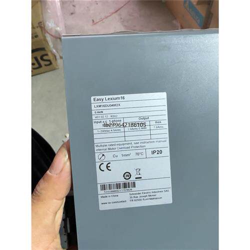 议价出施耐德驱动LXM16DU04M2X全新没包装有点划痕