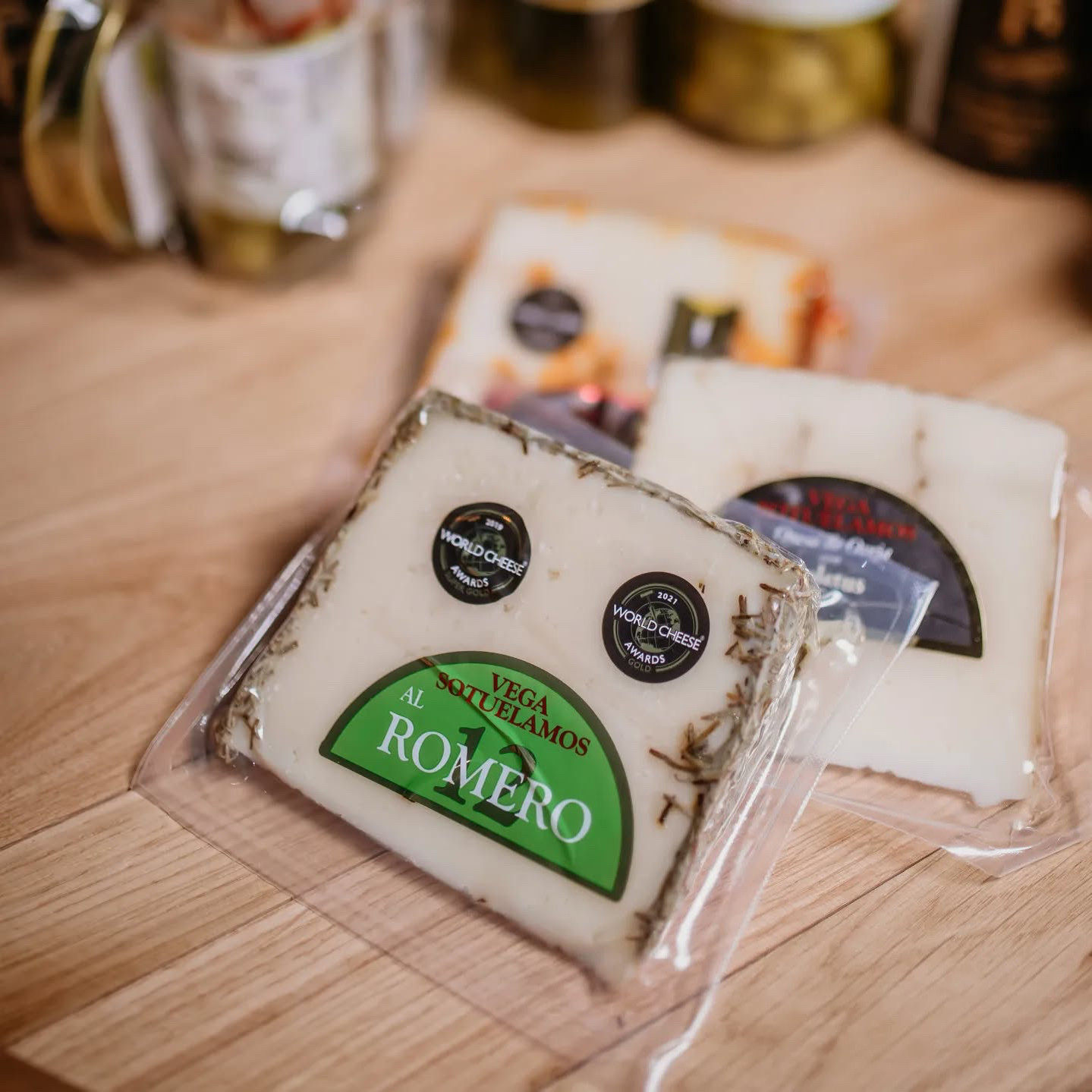 【现货】西班牙VegaSotuelamos黑松露迷迭香熟成绵羊奶酪硬质干酪