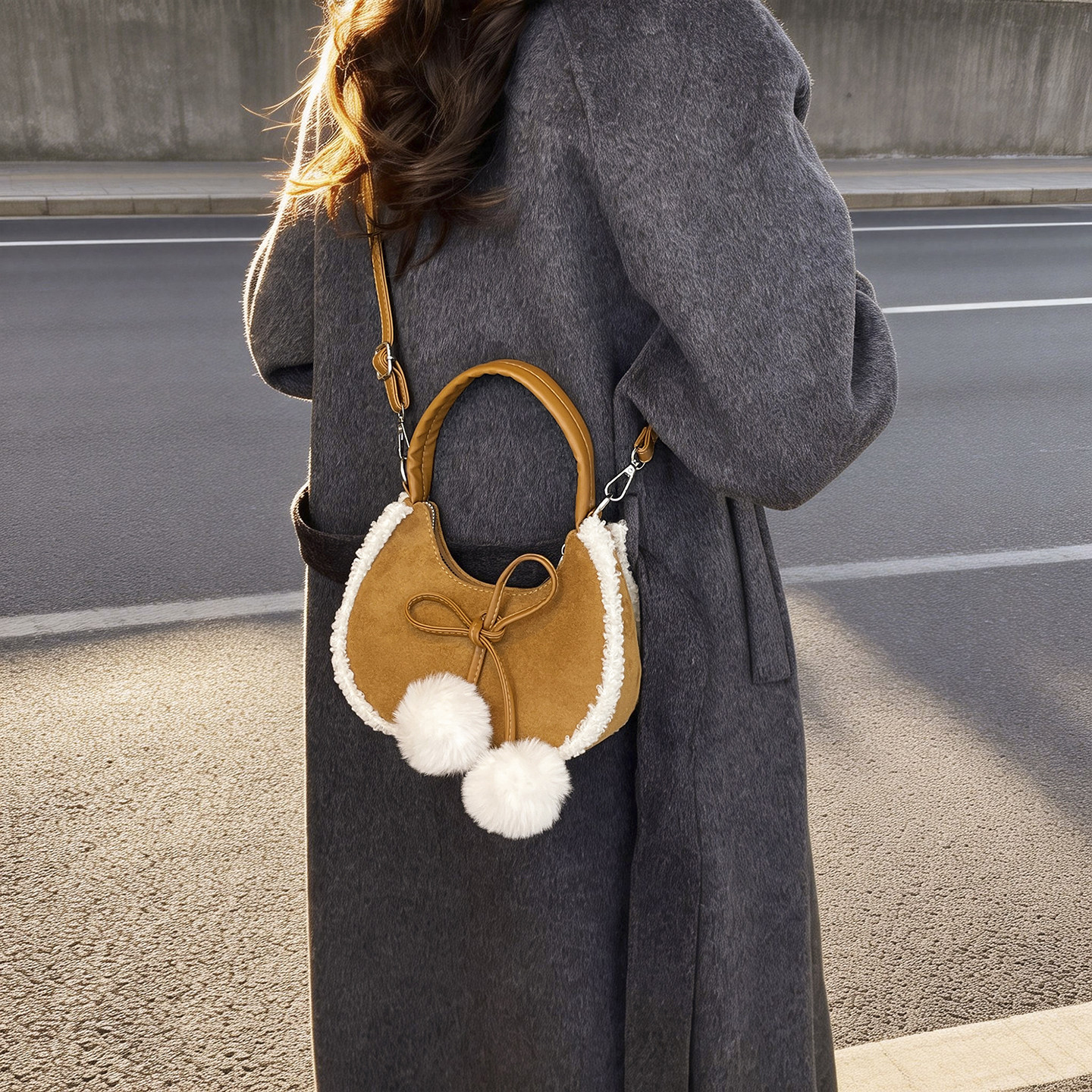 春夏款毛毛绒手提单肩包女2026新款时尚超火马鞍包斜挎包小众设计