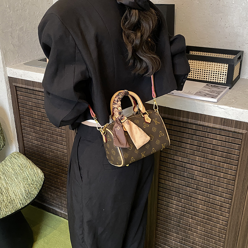 高级感波士顿包包女2025新款枕头包复古时尚手提包百搭单肩斜挎包