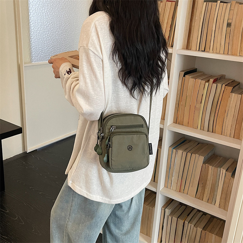 时尚休闲小包包女夏季手机包女斜挎包2026新款超火帆布轻便单肩包