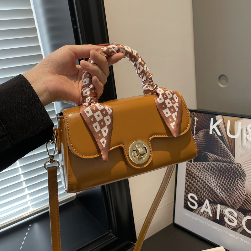 轻奢小众高级感复古精致斜挎小包包女2025新款秋冬超火手提单肩包