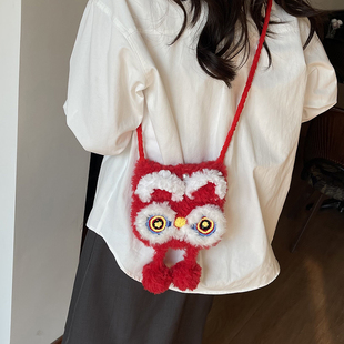 可爱醒狮红色新年礼物斜挎包2026新款时尚迷你单肩中国风小众设计