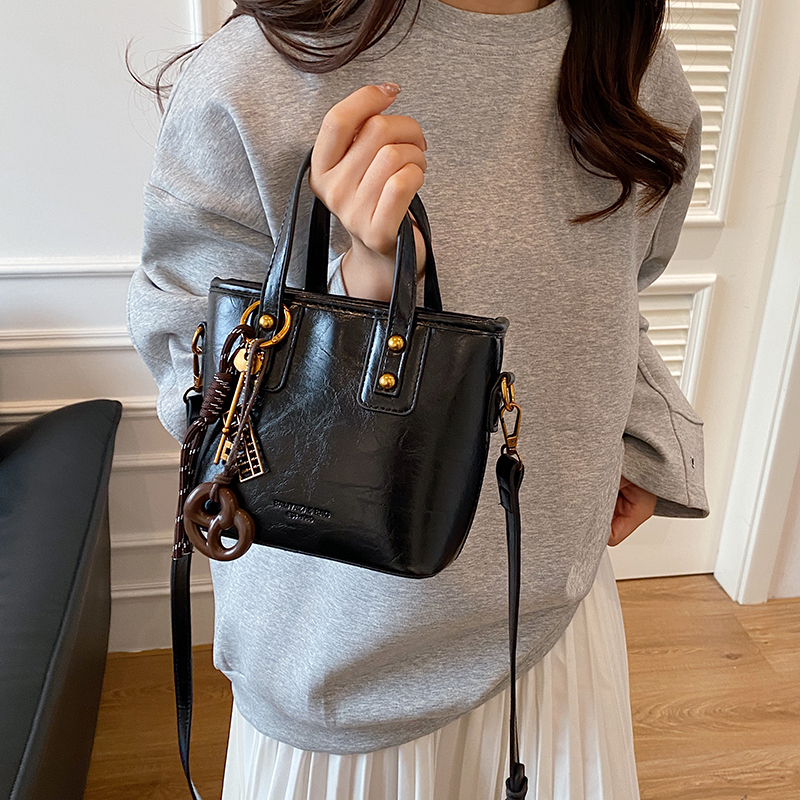 轻奢小众设计高级感手提水桶包