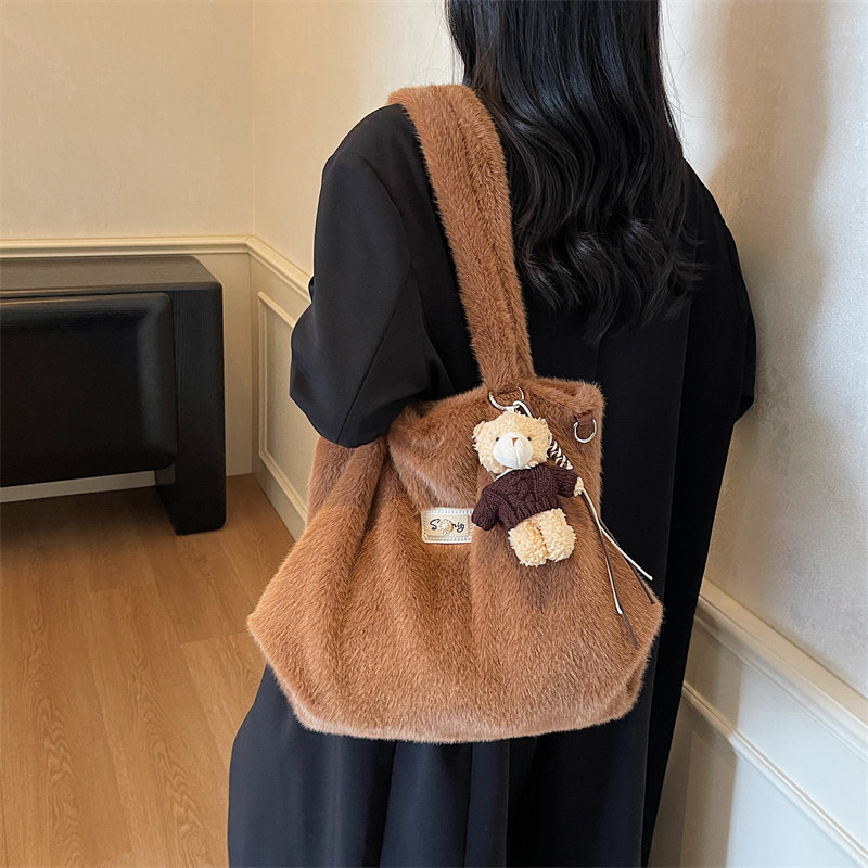 毛毛绒包包女2025新款秋冬超火毛茸茸大容量斜挎包手提单肩托特包