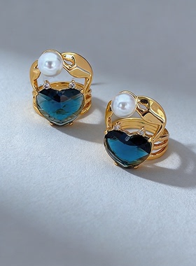 镂空蓝色爱心形水钻举珍珠的小螃蟹造型戒指女个性甜酷潮中食指环