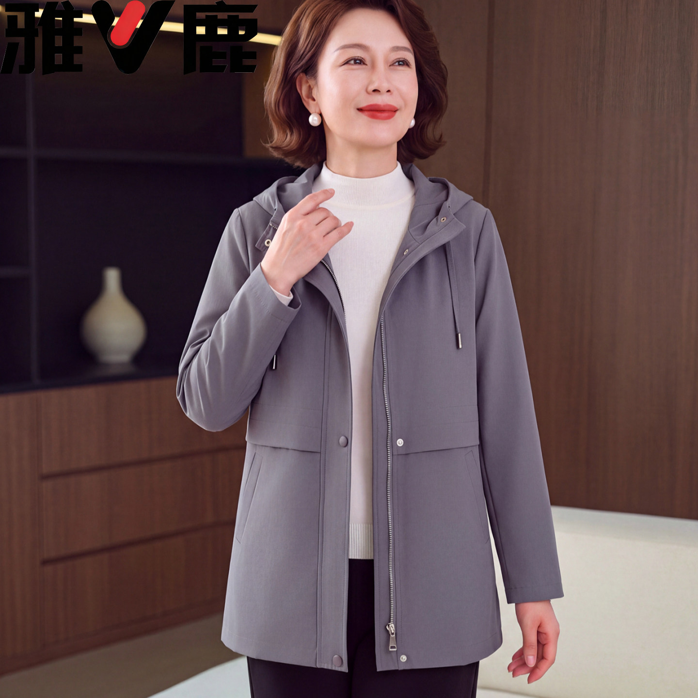 雅鹿妈妈秋装休闲宽松连帽风衣新款中老年女装春秋减龄中长款外套