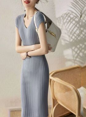 新款高级感初恋甜美复古温柔高端气质连衣裙小坑条修身百搭包臀裙