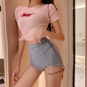 Mùa hè 2019 mới quần sang trọng mang hương vị Hồng Kông thon gọn eo cao quần jeans xẻ nhỏ quần hông nóng quần short quần áo nữ - Quần jean