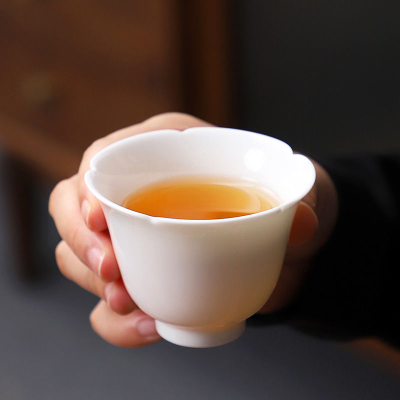 羊脂玉花瓣茶杯陶瓷品茗杯主人杯