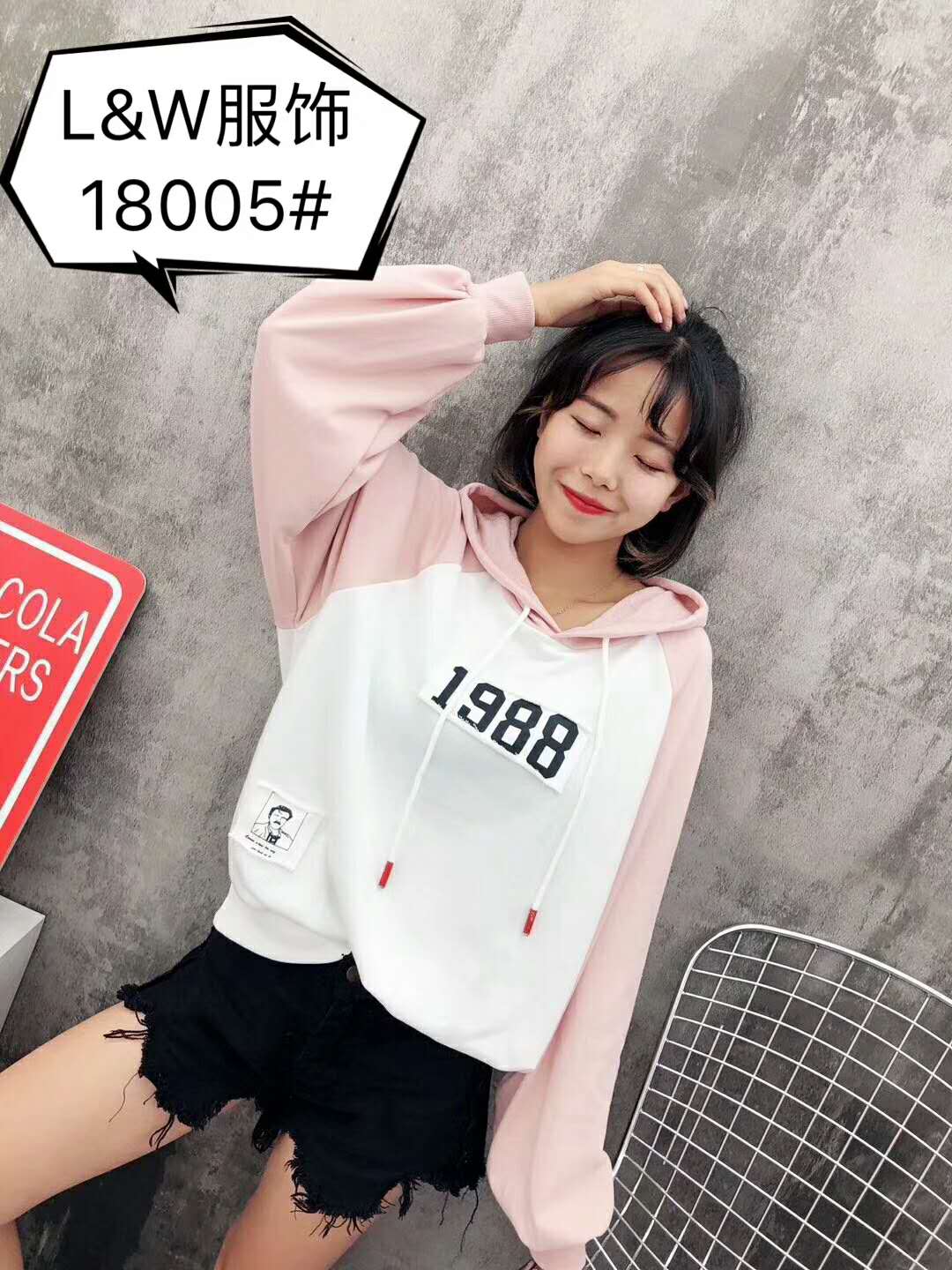 L£¦WÅ®×°TÐôÉÀÁ¬Ã±ÎÀÒÂÀýÍâLI WAI FASHION 2018Ç^пîѧԺÎÀÒÂ