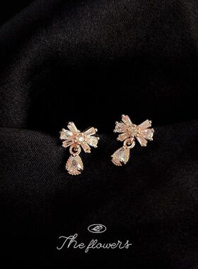 通勤百搭微镶锆石玫瑰金蝴蝶结耳钉时尚简约高级感水滴形小巧耳饰