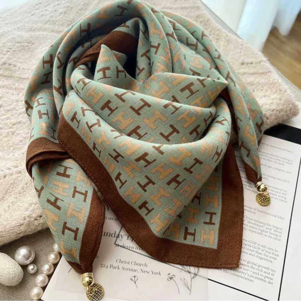 @新疆包邮西藏围脖春秋款方巾丝巾女2024新款磁吸扣护颈小围巾女