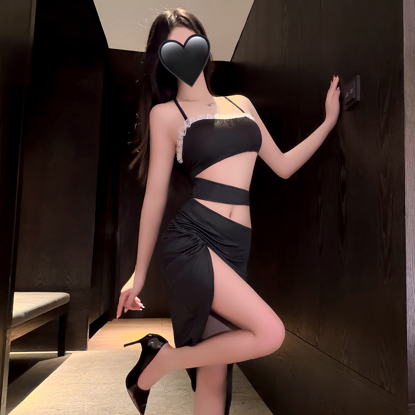 大尺度禁欲系qq衣服擦边倾诉套装