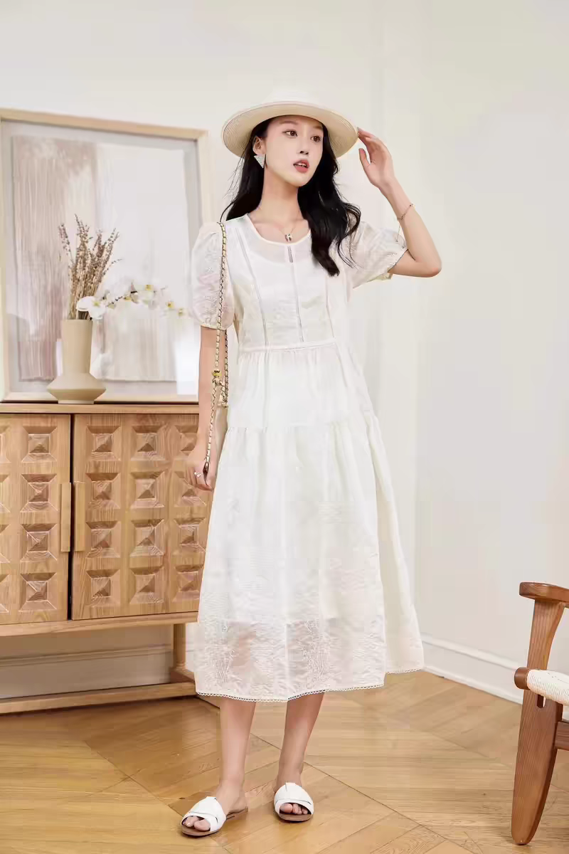 绝美白色连衣裙女2024夏季新款镂空蕾丝收腰显瘦高腰A字大摆长裙
