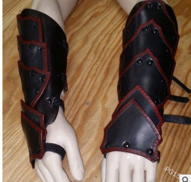 欧美新款复古多层皮扣护腕护具男式皮革手部护具hand protector。