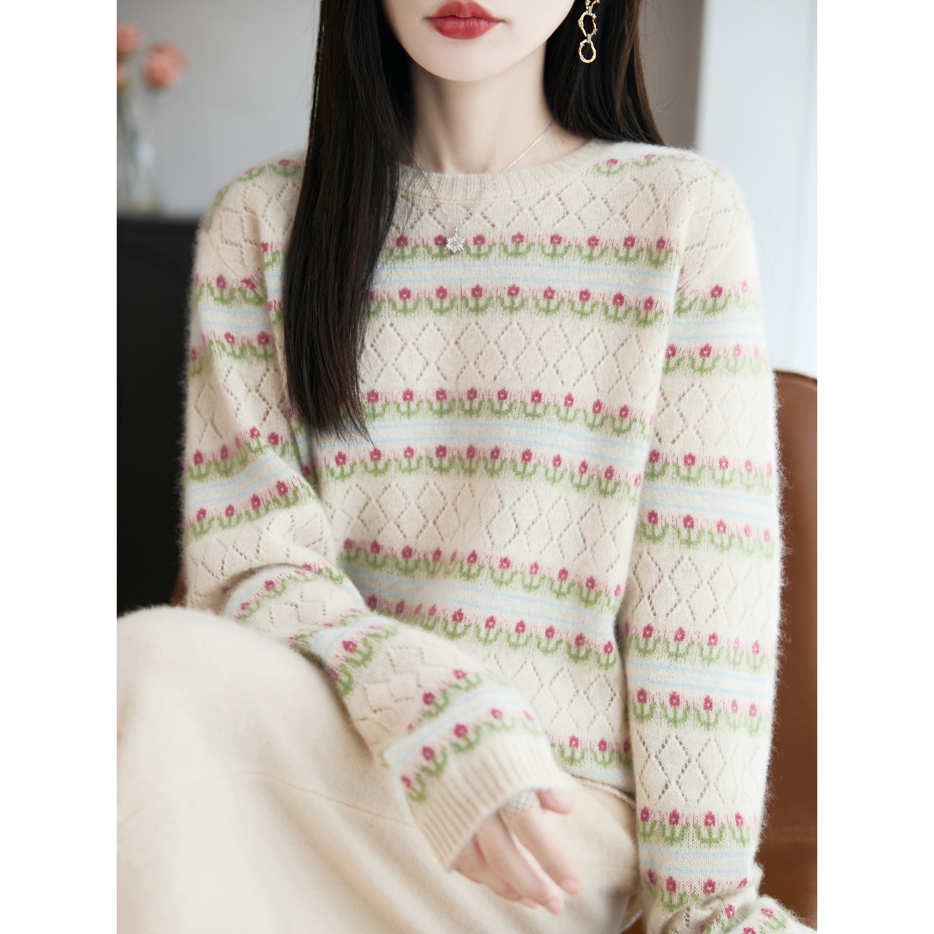 香港潮牌100纯羊毛衫针织毛衣女圆领花朵拼色上衣宽松菱形镂空羊,女装/女士精品,羊绒衫,淘宝优惠券,粉丝福利购,淘宝优惠卷