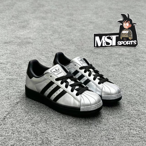 Adidas银黑女子生活休闲鞋板鞋