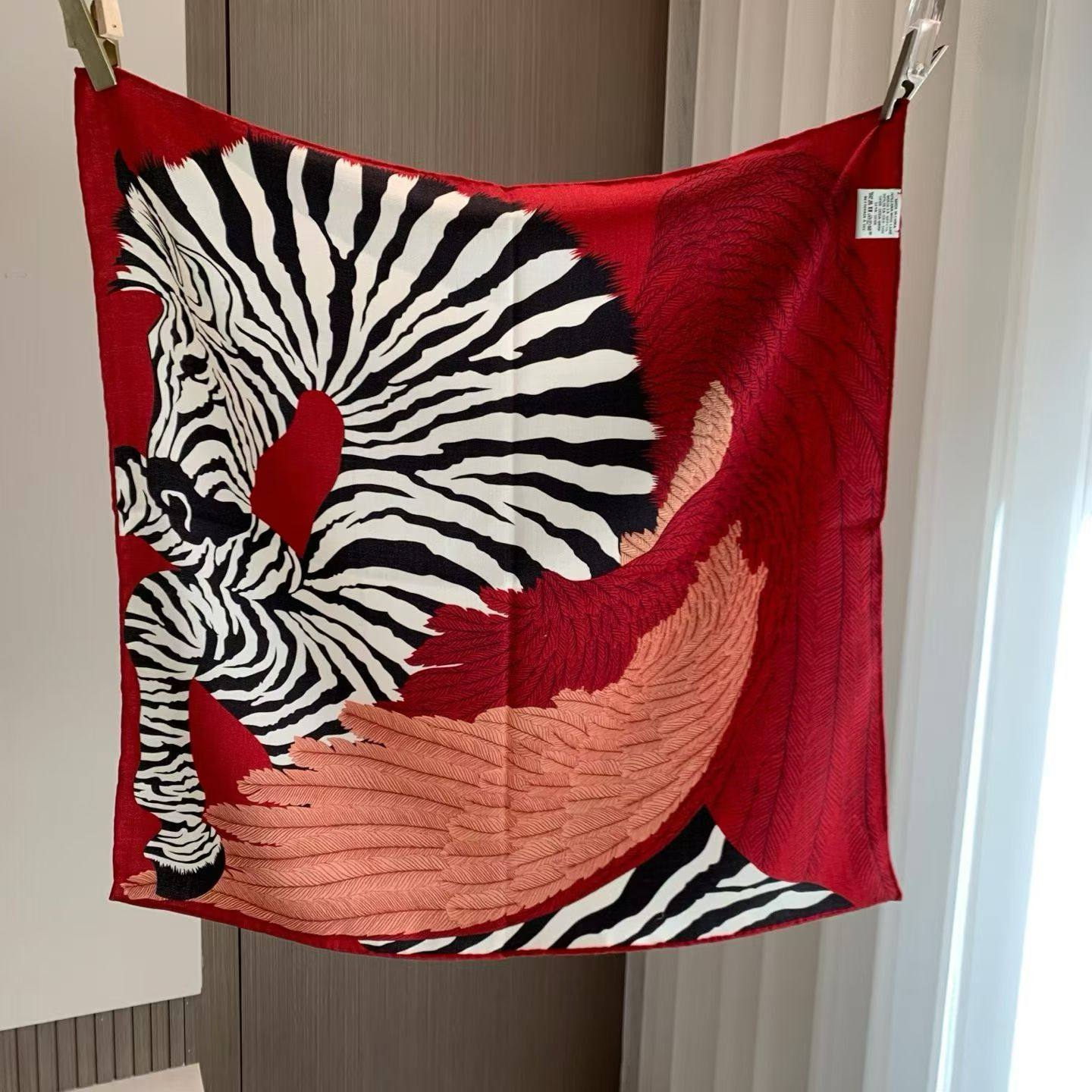 红色斑马 飞马真丝羊毛65丝巾方巾围巾秋冬新款时尚斑马,服饰配件/皮带/帽子/围巾,围巾/丝巾/披肩,淘宝优惠券,粉丝福利购,淘宝优惠卷