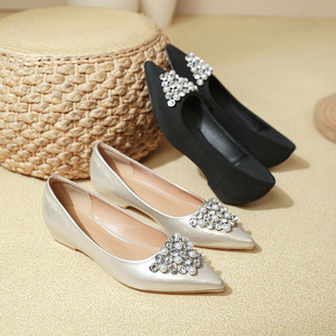 香港潮牌法式水钻珍珠粗跟尖头单鞋女2025新款惠州女鞋软皮舒适浅