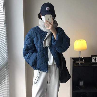 新款2024冬季平湖羽绒服女宽松短款时尚轻薄款无领菱格白鸭绒外套