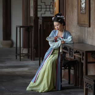 半城汉服仿黄昇墓宋制长背心芙蓉山茶缠枝纹花罗长背心和窄袖长衫