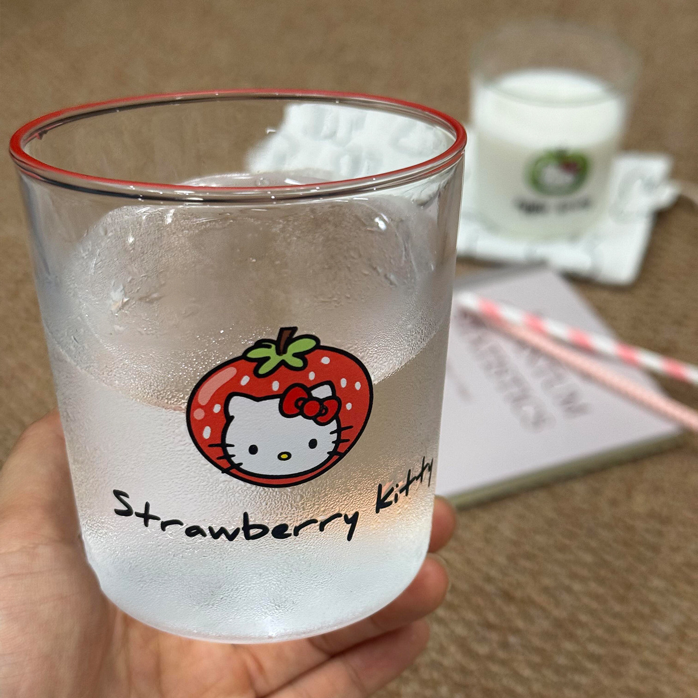 好喜欢我的草莓kitty杯！！