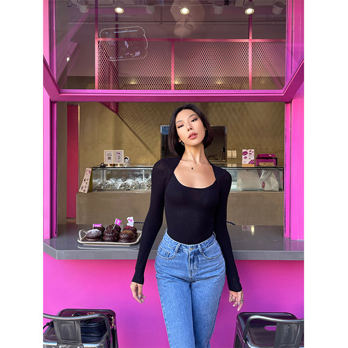 黑色针织衫女方领插肩上打底