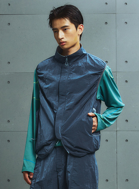 MOUNTAINFEVER AW24 皱感尼龙 六袋收纳变包 格纹双面穿立领马甲