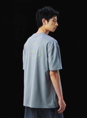 MOUNTAINFEVER SS25 吸湿速干 自然词汇循环印花 笔插口袋短袖TEE