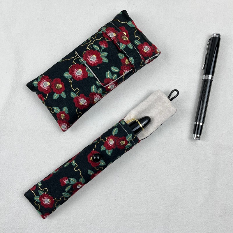 布邑正品西阵织笔套布艺钢笔袋三支装笔套单支拉链收纳包黑底椿花,文具电教/文化用品/商务用品,笔袋,淘宝优惠券,粉丝福利购,淘宝优惠卷
