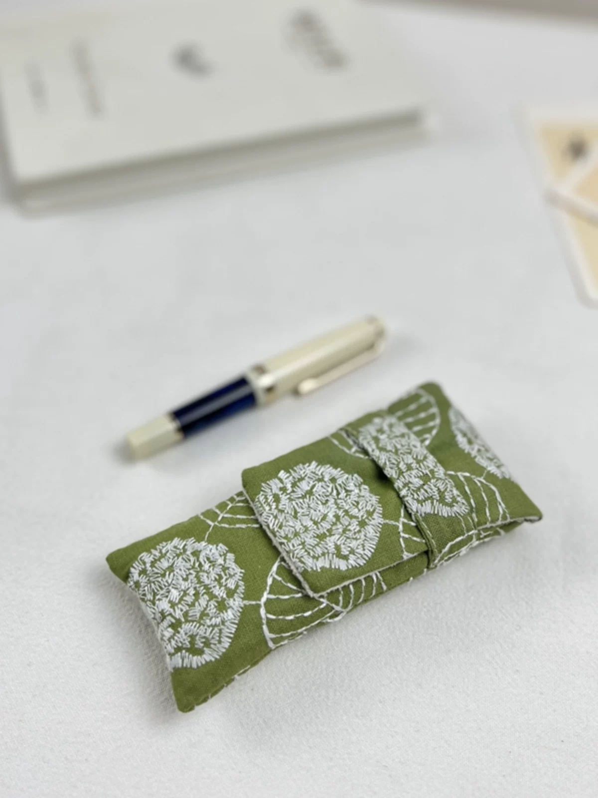 Pen writing, handheld protective pencil case, fresh storage system