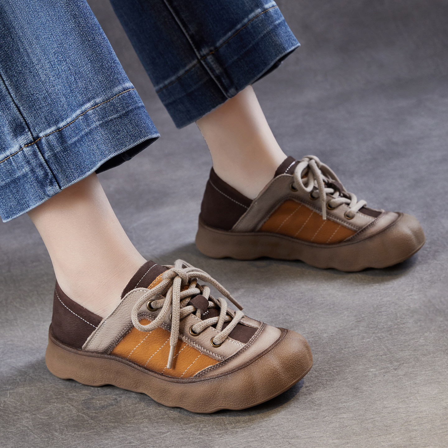 牛皮新款超火丑萌运动休闲鞋女款平底真皮2026春女式妈妈单鞋软底