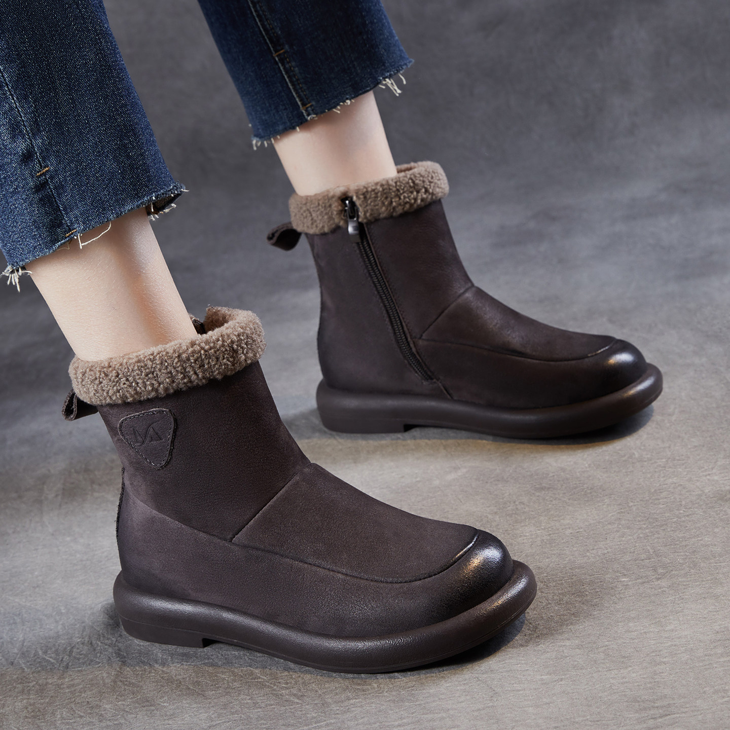 牛皮新款时尚爆款超火平底马丁靴女款加厚绒2026冬女士羊羔绒棉鞋
