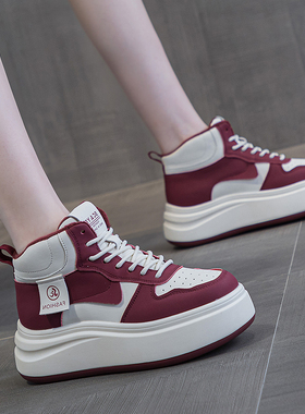 红色运动高帮鞋女款加绒2025冬季新款女士厚底休闲小白旅游鞋软底