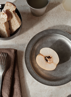 丹麦Ferm Living Tumbled不锈钢餐具碗盘杯子露营风户外果盘